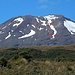 Ruapehu von Rotokawa herangezommt: Beim roten Kreis meine Querung der Schneerinne, beim Pfeil die Standardquerung.