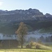 letzte Nebelfelder über der Emme,
Schangnau (Zentrum) und Hohgant West und Trogenhorn werden (rückseitig) bereits besonnt