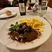 <b>Salmì di cervo marinato nel vino rosso con polvere di cioccolato e menta.</b>