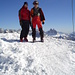 Angelika und Alex auf dem Gipfel (im Hintergrund die Drei Zinnen).