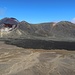 Central Krater mit dunklem Lavafluss
