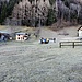 Sosta merenda a Pratella.
Attenzione alle indicazioni, dietro alla baita in legno a sinistra c'è un bivio, diritto si sale al rifugio, a destra inizia la lunga e complessa salita al Pizzo di Prata (solo per esperti)