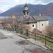 Arrivata in corrispondenza di Ronco Inferiore, la strada termina e da qui ad Omegna ci sono solo sentieri.