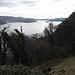 Sui sentieri della sponda occidentale del Lago d’Orta, con l’Isola di San Giulio sullo sfondo.