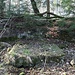 Müdisdorfer Rösche, Lichtloch (4), Fundamentreste und vermutlich Schachtplombe