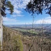 Ausblick gegen Osten vom Felsband unter dem Rundloch.