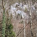 Hinaufblick zum Rundloch. Gut ersichtlich das Zustiegsband.