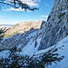 8. Rückblick auf die Traverse. Im Hintergrund ist der Grosser Bockmattliturm in Sonnenlicht getaucht.