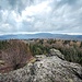 Wunderbarer Blick vom Meisenstein zum höchsten Berg des westlichen Thüringer Waldes, dem Großen Inselsberg (916 m). Fast, als wäre man irgendwo in Kanada.