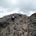 Der Meisenstein besteht aus vulkanischem Porphyr aus der Zeit des Perms und ist damit ca. 280 Millionen Jahre alt. Damals herrschte hier großräumiger Rotliegend-Vulkanismus. Auf den felsen lässt es sich wnuderbar herumklettern, am Südwestabbruch sollte man aber Vorsicht walten lassen, da geht es unvermittelt viele Meter steil hinunter.