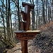 Wieder am Stadtberg. Hier hatte Vavel de Versay 1833 das "Haus Schulersberg" erworben, das am Osthang des Berges stand. Ein Berggarten oberhalb des Hauses gehörte zu den Lieblingsplätzen der Dunkelgräfin, und so kam das Paar regelmäßig zu Tagesausflügen hierher. Und wir jetzt auch! Die Straße Am Stadtberg hinauf, dann weisen Schilder auf die nächste Station hin: das Grab der Dunkelgräfin...