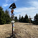 Horská chata Vitiška - Wegweiser und Kreuz in der Nähe der Baude.