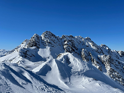 Das Bergmassiv der Eisentälispitze