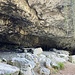 ... zur mächtigen Höhle ...