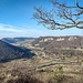 Blick vom Punkt "717 m" ca. 300 m westlich der ehemaligen Burg Bühringen bei Türkheim auf die Hausener Wand. Bild vom 13. März 2022.