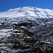 TAG 3 (2.3.) - بشري (Bisharrī): <br /><br />Genau gegenüber vom Hotel liegt der schön in der Abendsonne beleuchtete 2613m hohe  قرنة الحرية  (Qurnah al Ḩurrīyah). Die nordseitigen Flanken würden sich perfekt für Skitouren eignen.