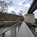 Auf der Rusenstegbrücke über die Blau.