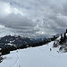 Überqueren der Skipiste auf der Ostseite des Cherz