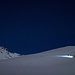 Als sei man auf Camp 4 beim Everest-Besteigung - und sieht zu wie eine kleine Gruppe schon aufgebrochen sind zum Gipfel...