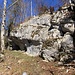 ... an der Felswand bei P. 909 vorbei