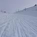 TAG 4 (3.3.): <br /><br />Dank den Spuren von Schneemobilen und Steighilfe an den Schneeschuhen gewann ich mühelos rasch an Höhe. Wegen kaputten Liften ist hier im oberen Teil kein eigentlicher Skibetrieb. Interessanterweise entdeckte ich sogar hier Spuren von Skitourengänger. Eine Woche zuvor mit kräftigem Schneefall und einem extremen Kälteeinbruch hatte es sicherlich optimale Bedingungen gehabt hier.