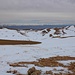 TAG 4 (3.3.) - القرنة السوداء (3088m; Al Qurnah as Sawdāʼ): <br /><br />Gipfelaussicht nach Südosten über namenlose, knapp über 3000m hohe Kuppen ins Bekaatal (Arabisch وادي البقاع / Wādī al Biqā) und das dahinter liegende Grenzgebirge zu Syrien, dem Antilibanon. (Arabisch سلسلة جبل لبنان الشرقية / Silsilah Jabal Lubnān ash Sharqīyah).