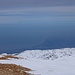 TAG 4 (3.3.) - القرنة السوداء (3088m; Al Qurnah as Sawdāʼ): <br /><br />Gipfelaussicht nach Norden zur Mittelmeerküste im Grenzgebiet zu Syrien. In der Ferne ist die syrische Hafenstadt طرطوس (Ţarţūs) zu erahnen.