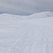TAG 4 (3.3.): <br /><br />Der Rückweg dauerte über die lange Ebene bis zum Skigebiet natürlich genau so lange durch das flache Hochtal. Doch nach dem Gipfelerfolg und der einzigartigen Landschaft genoss ich jeden Meter! Rechts hinten ist der 2971m hohe قرنة فم المزراب (Qurnah Fam al Mizrāb) knapp erkennbar.