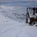 TAG 4 (3.3.): <br /><br />Und abwärts geht’s! Hier bei der zweitobersten Bergstation zog ich meine Schneeschuhe aus und rutschte, ohne gross einzusinken, flink die Schneemobilspuren und weiter unten über die Skipiste zur Skistation hinunter.