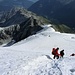 Im Abstieg erreicht man bald das Felsriff am Lombardi-Biwak, wo wir die eingerichtete Abseilpiste nutzten, um das steile Blankeis des unteren Ortlerferner zu umgehen