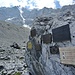 Mahnende Gedenktafeln am Fuße der Ortler Nordwand