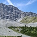 Ein letzter Blick zurück – nur bei ganz genauem Hinsehen erahnt man die Payerhütte am Gipfelgrat der Tabarettaspitze