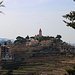 TAG 5 (4.3.) - بشري (Bisharrī): <br /><br />Mein Tagesziel war die Kirche etwa 2km westlich des Ortzentrums auf einer kleinen 1417m hoch gelegenen Kuppe über den jähen Abstürzen ins وادي قاديشا (Wādī Qādīshā). Auf Arabisch heisst die Kirche كنيسة القلب المقدس (Kanīsah al Qalb al Muqdas).