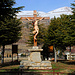 TAG 5 (4.3.): <br /><br />Die „Heiliges-Herz-Kirche“ كنيسة القلب المقدس (Kanīsah al Qalb al Muqdas) hat auf dessen Rückseite einen schönen kleinen Park, wo auch ein Kreuz steht für Messen unter freiem Himmel.