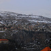TAG 6 (5.3.) - بشري (Bisharrī): <br /><br />Trübes Wetter war am heutigen Abreisetag und die Berge hüllten sich in Wolken. Zu sehen ist das Dorf بقرقاش (Biqarqāsha) und unten das maronitische Kloster دير مار أليشع (Dayr Mār Alīshaʻ) aus dem 14. Jahrhundert.