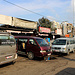 TAG 7 (6.3.) - بيروت (Bayrūt): <br /><br />Von der im Süden der gelegen „Cola-Station“ fahren die Busse nach Süden und Osten im Libanon. Vom Hotel nahm ich ein Taxi zur Busstation im Süden Bayrūts. Bis der Minibus nach بعلبك (Baʻlabakk) voll war und abfuhr musste ich allerdings fast eine Stunde warten.