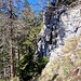 Roter Strich am Fels, beim 2. Grätchen. Wild und schön ist er, der alte Zustieg zum Häxewägli.
