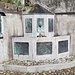 <b>Fontana di San Francesco a Giuslino (1182-1982), opera di Bruno Gandola.<br />Formelle di L. Teruggi, W. Pizzi, N. Addamiano, G. Baruzzi, B. Gandola, S.Scelba.</b>