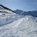 la strada che sale al Passo Spluga (possibile anche qualche taglio)