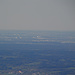 Zoom nach München, in der Bildmitte ist die Allianz Arena zu erkennen