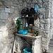 comprensivo di una pompa meccanica per usufruire acqua non potabile per lavare le stoviglie, geniale
