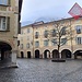 <b>Visto che pioviggina, mi rifugio sotto i porticati del bellissimo nucleo di Bellinzona e ne approfitto per fotografare degli angoli suggestivi.</b>