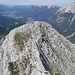 Kreuzgipfel der Großen Arnspitze<br />Im Hintergrund das Karwendelgebirge
