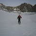 Dani steigt auf dem Tiefengletscher dem Tiefenstock (3515m) entgegen.