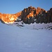 Foto vom Tiefengletscher: Die morgentlichen Sonnenstrahlen erleuchten den Tiefenstock (3515m).