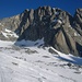 Der Tiefenstock (3515m). Unter seinen Fels wendet wendet man sich dem Galenstock zu um über die Gletscherabbrüche des Tiefengletschers zu gelangen.