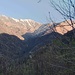 Sin dalla partenza si vede tutta la vallata che dovremo percorrere, con il Pizzo Marona e il Monte Zeda che chiudono il panorama. Il tempo è molto bello.