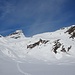 Auf circa 2000m weitet sich das Gelände und gibt den Blick aufs Schwarzhorn frei.