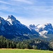 Start beim Parkplatz Pfannenstiel dann auf dem Wanderweg bei Strubenböhl hoch zur Alp Soll.
Von dort aus bereits Blick auf unser heutiges Ziel, Berggasthaus Staubern