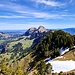 Schöne Gratwanderung zur Staubern, hie und da sind noch einige Schneeefelder auf dem Wanderweg, die aber mit etwas Vorsicht alle gut zu begehen sind